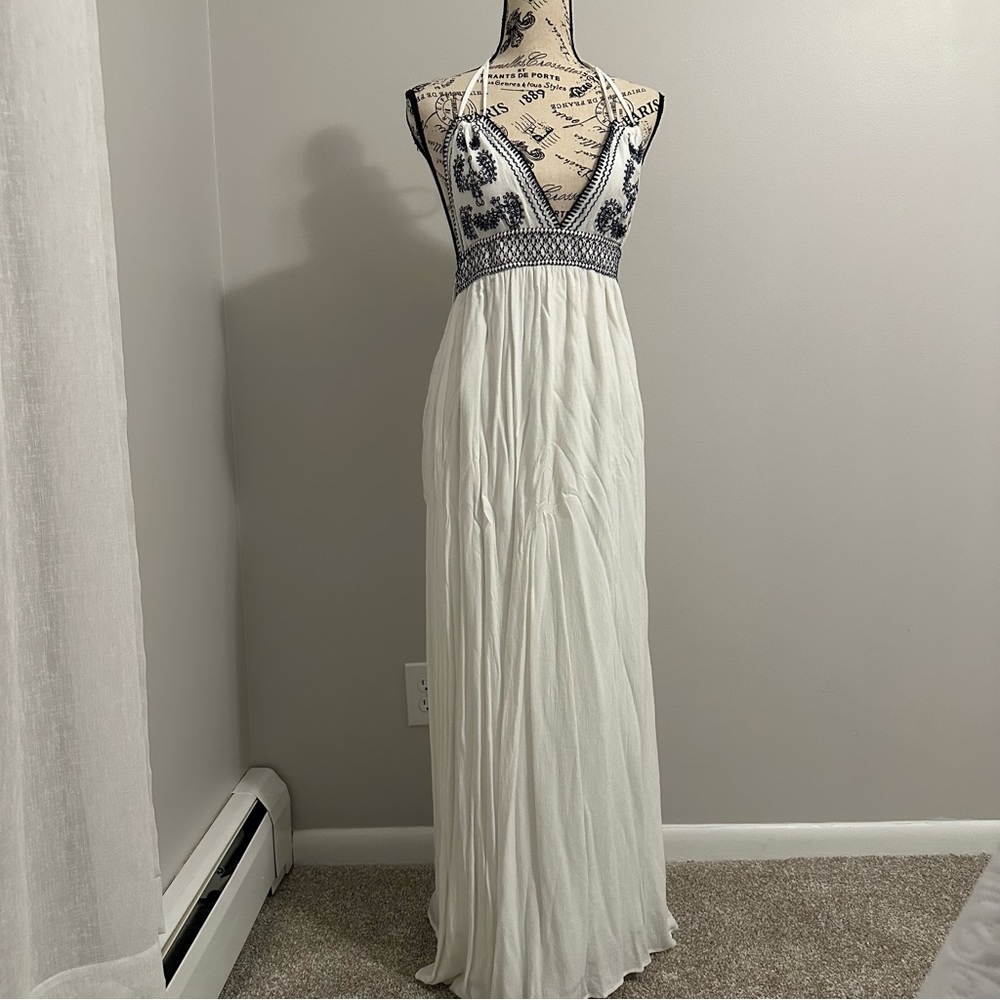 Gorgeous White Lulu's Maxi Dress Size Small